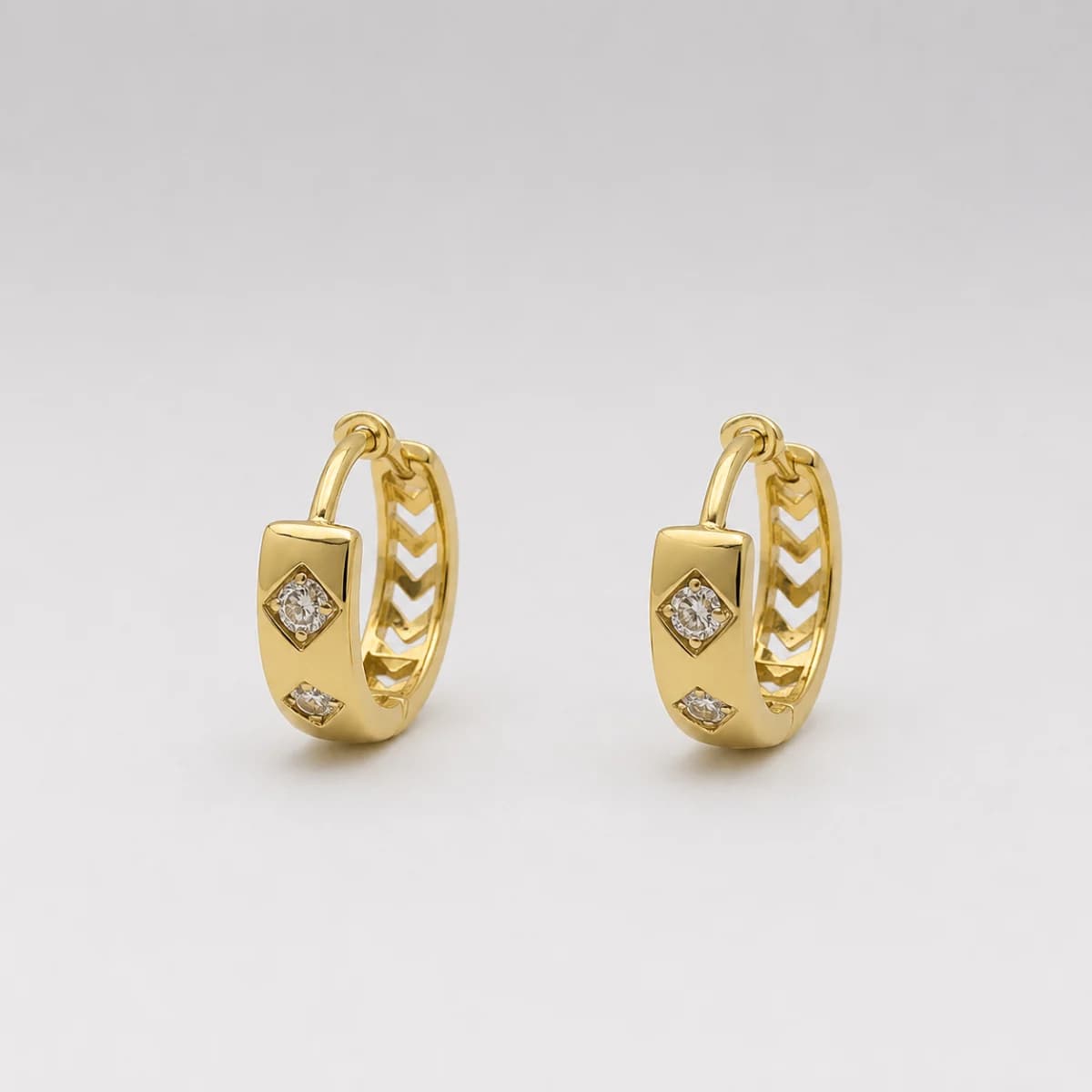 Premium Seri | Geometrik Zirkon Taş Detaylı Gold Halka Küpe
